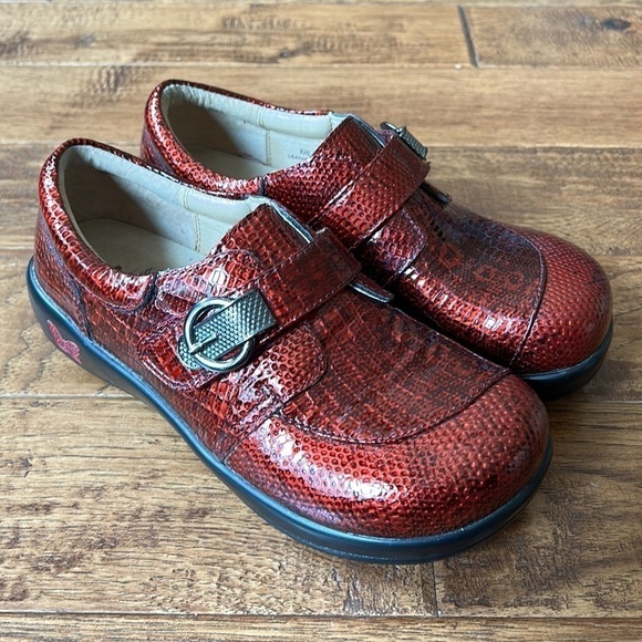 Alegria Khloe PRO Garnet Snake Patent Leather Comfort Nursing Clog Size 35 - Picture 5 of 15